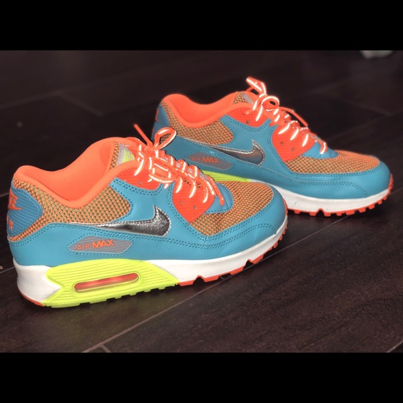 Bright Colored Nike AirMax Boys/Women’s - Picture 2 of 4